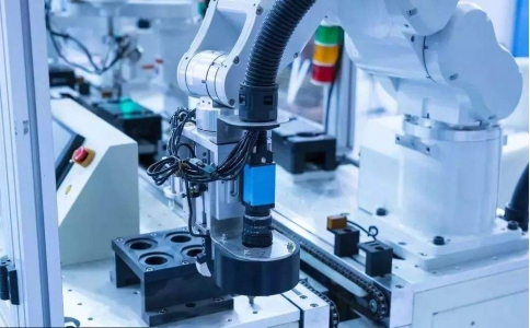 疫情推動工業(yè)企業(yè)智能制造進程，工業(yè)機器人 自動化生產(chǎn)、線上辦公成應對利器